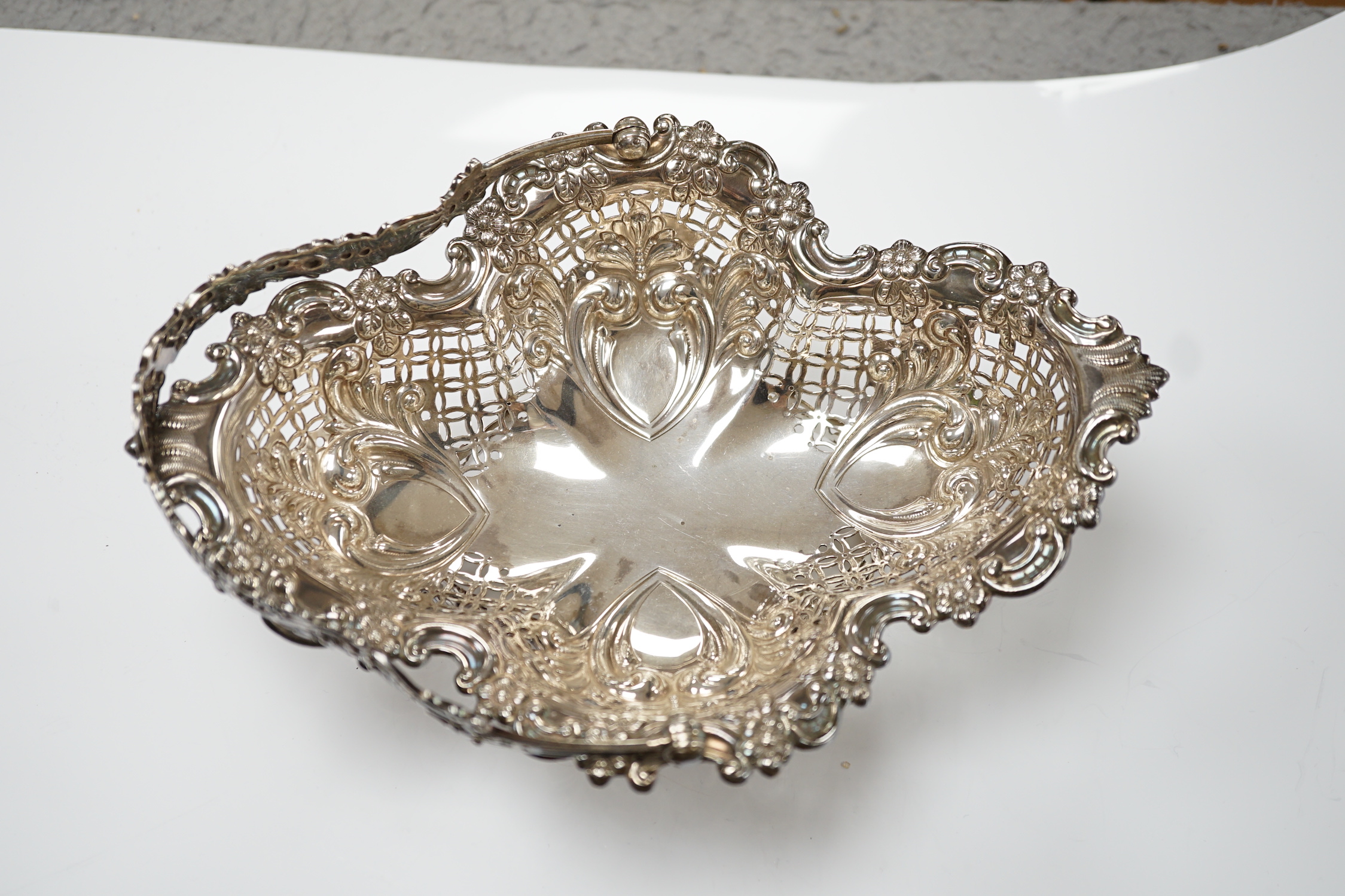 A Victorian pieced silver oval basket, James Dixon & Sons, Sheffield, 1894, 25.6cm, 13.7oz.